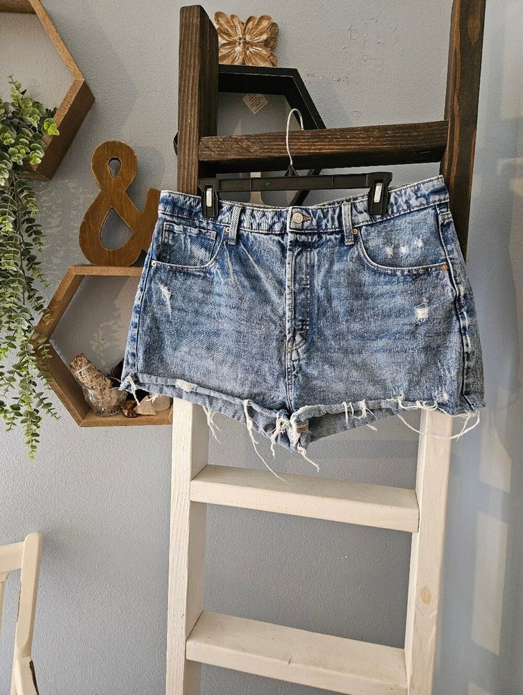 Highrise Wild Fable Distressed Light Wash Denim Jean Shorts Size 16