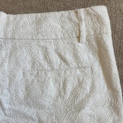 Ann Taylor Leaf Cut Out Design Shorts Womens Size 4 White Cotton Lined