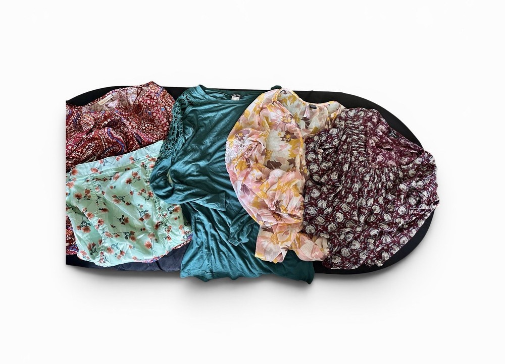 11 Piece Size Small Boho Womens Bundle Lot (10 Shirts & 1 Skirt)