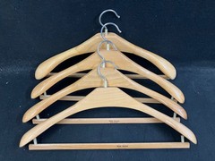 VINTAGE BROOKS BROTHERS 17.5″ HEAVY DUTY WOOD SUIT HANGER,LOT OF 4,MADE IN ITALY