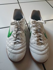 Rare Nike Tiempo Street Shoes 454323-130 Men’s Size 9.5 White W/ Green Swoosh