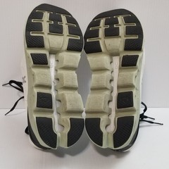 On Cloudstratus White Black Sage Green Running Shoes 39.98997 Women’s Size 6.5
