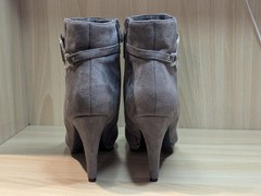 Dream Pairs Women’s Gray Leather Ankle Bootie Round Toe Zip Buckle 9.5