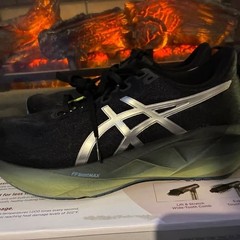 Size 9 – ASICS Novablast 5 Luxe Luxe Black Mens NO BOX Great Condition