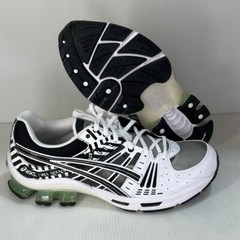 Woman’s Asics gel Kinsei og black, white size 10 us