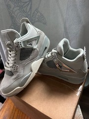 Women’s 10.5 Air Jordan 4s Retro Frozen, good used condition, no box