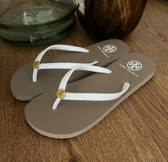 TORY BURCH Flip Flops 8 US Tan White Classic Summer Beach Rubber Sandals