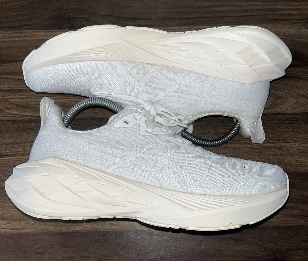 ASICS Novablast 4 Running Sneaker Shoes Women’s White Size US8.5 EU40