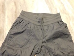 THE NORTH FACE WOMAN CHARCOAL CAPRI PANTS SIZE SMALL