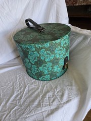 Vintage – 1960s Everbest Hollywood Florida, Wig Hat Box, Floral 13”x13.5 Carrier