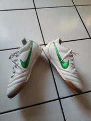 Rare Nike Tiempo Street Shoes 454323-130 Men’s Size 9.5 White W/ Green Swoosh