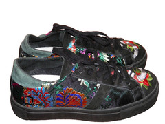 D.A.T.E. PREMIUM SNEAKERS BRAND, embroidery, black/multi, velvet women’s. Size 7