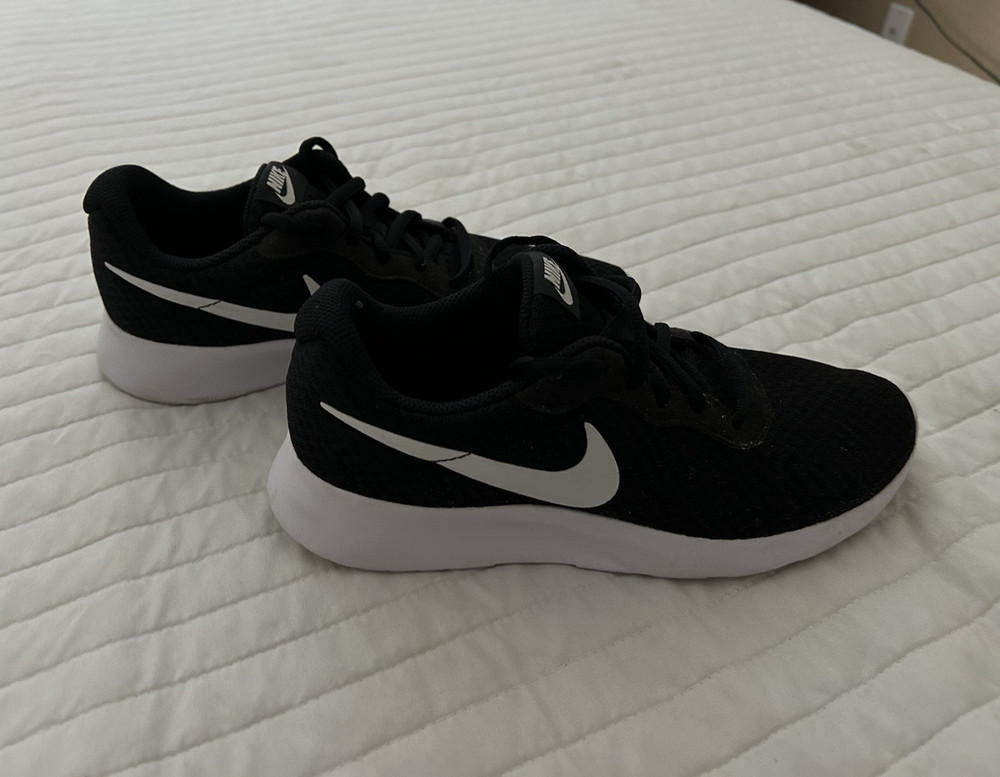 Nike Tanjun Unisex Kids Athletic Sneaker Black/White Mesh Lace Up US 7
