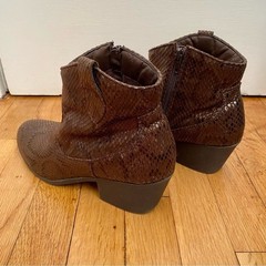 True Craft | Western Cowgirl Faux Snakeskin Zip Closure Ankle Boots 2.25in Heel