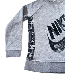 Nike Crewneck Sweatshirt Pullover Women’s Size M Gray Long Sleeve Unique Design