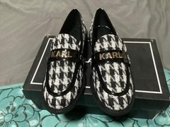 KARL LAGERFELD RANDAL SHOES WITH LOGO HARDWARE BLACK AND WHITE