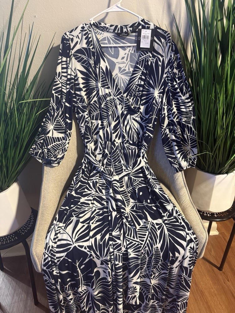 Women’s Black/White Tropical Floral V-Neck 3/4 Bell Sleeve Midi Sundress L