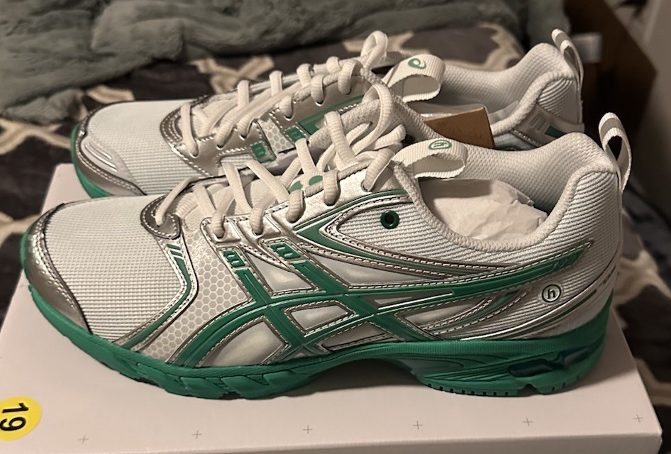 ASICS GEL-DS Trainer 14 Men’s Low Top Lace-Up Sneaker White/Green/Silver
