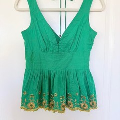 NWT PLENTY Anthropologie Women’s Green w/Gold Floral Embroidery Top – Size 4
