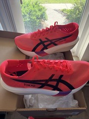 ASICS Metaspeed Edge Tokyo Men’s 11 Women’s 12.5
