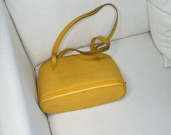 Louis Vuitton Lussac Epi Leather shoulder Bag. Zipper Closure. Purple Lining