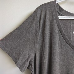 Torrid New Women’s Butterfly V-Neck Gray Graphic Knit Tee Shirt 2 2X Classic Fit