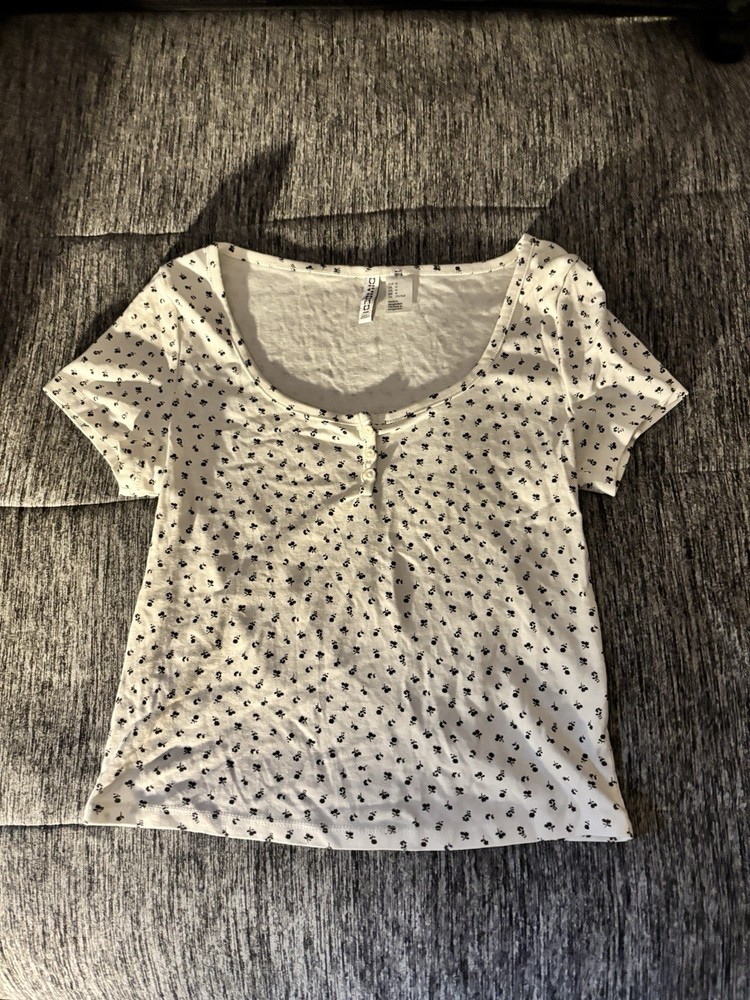 H&M Divided Women’s White/Black Floral Scoop Neck Short Sleeve Knit T-Shirt M