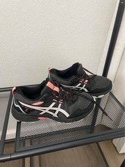 Asics Venture8 size 6. Black great condition asics shoes.