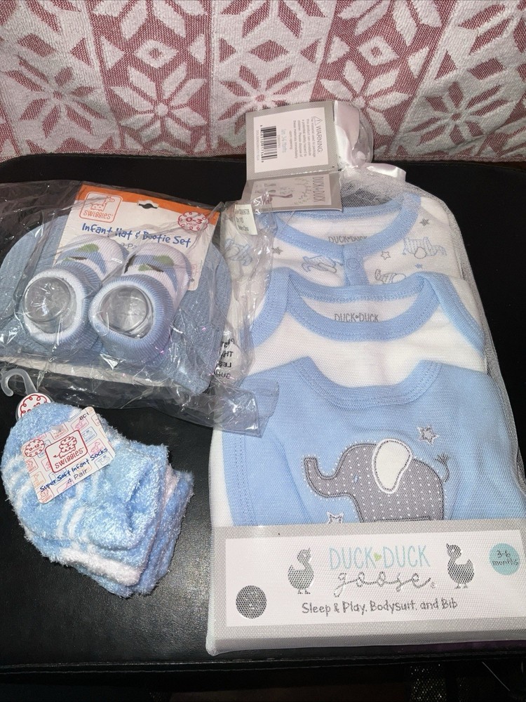 Duck Duck Goose 3 Piece Sleep Size 3-6Mos shoes & Beanie Soft, Infant Socks ￼