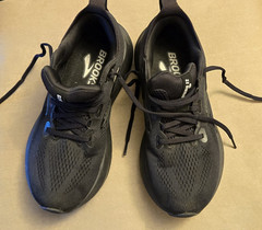 Brooks Glycerin 22 Black Lace-Up Low Top Running Sneaker, Rubber Sole
