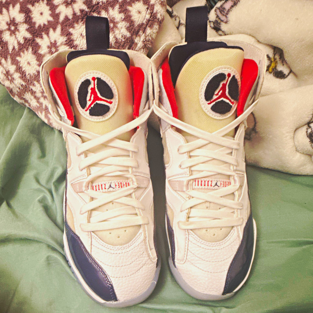 Air Jordan Jumpman Two Trey 6.5Y Great used condition does not come with box.