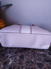 GUESS Medium