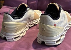 On Cloud Cloudstratus Women’s Size 8.5