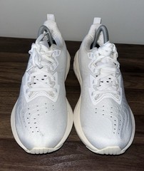 ASICS Novablast 4 Running Sneaker Shoes Women’s White Size US8.5 EU40