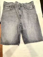 Levi’s 569 Men’s Gray Cotton Denim Shorts Loose Fit 38 L Pocket Zip