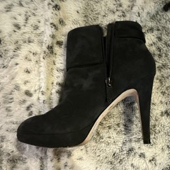 Vince Camuto Evalina Women’s Black Leather Ankle Bootie Zip Round Toe 8.5
