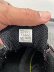 Asics Venture8 size 6. Black great condition asics shoes.