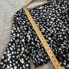 Topshop Satin Daisy Floral Cropped Wrap Tie Top Size 8 Balloon Long Sleeve Y2K