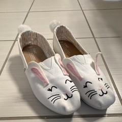 TOMS White Canvas Bunny Pom Pom Slip-On Flats Closed Toe Women’s US 8.5