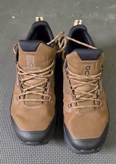 Size 9 – ON Cloudrock Low Earth Black