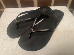 NWOB TORY BURCH MONOGRAM FLIP FLOPS 8 rubber thong sandals Black – NEW