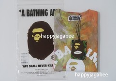 A BATHNIG APE Men’s TIE DYE COLLEGE RELAXED FIT TEE 1M30109004
