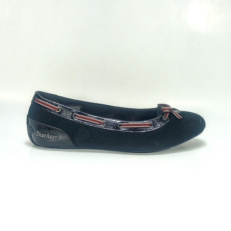 Skechers Womens 6.5 Black Perforated Leather And Synthetic Upper Slip On Flats