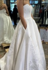 Strapless Sweetheart Lace Ball Gown White Wedding Dress w/ Train Buttons