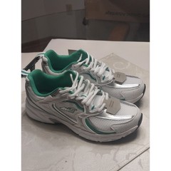 Avia NWT Women’s 5000 Performance Sneakers Size 9.5 M Green White Leather Mesh