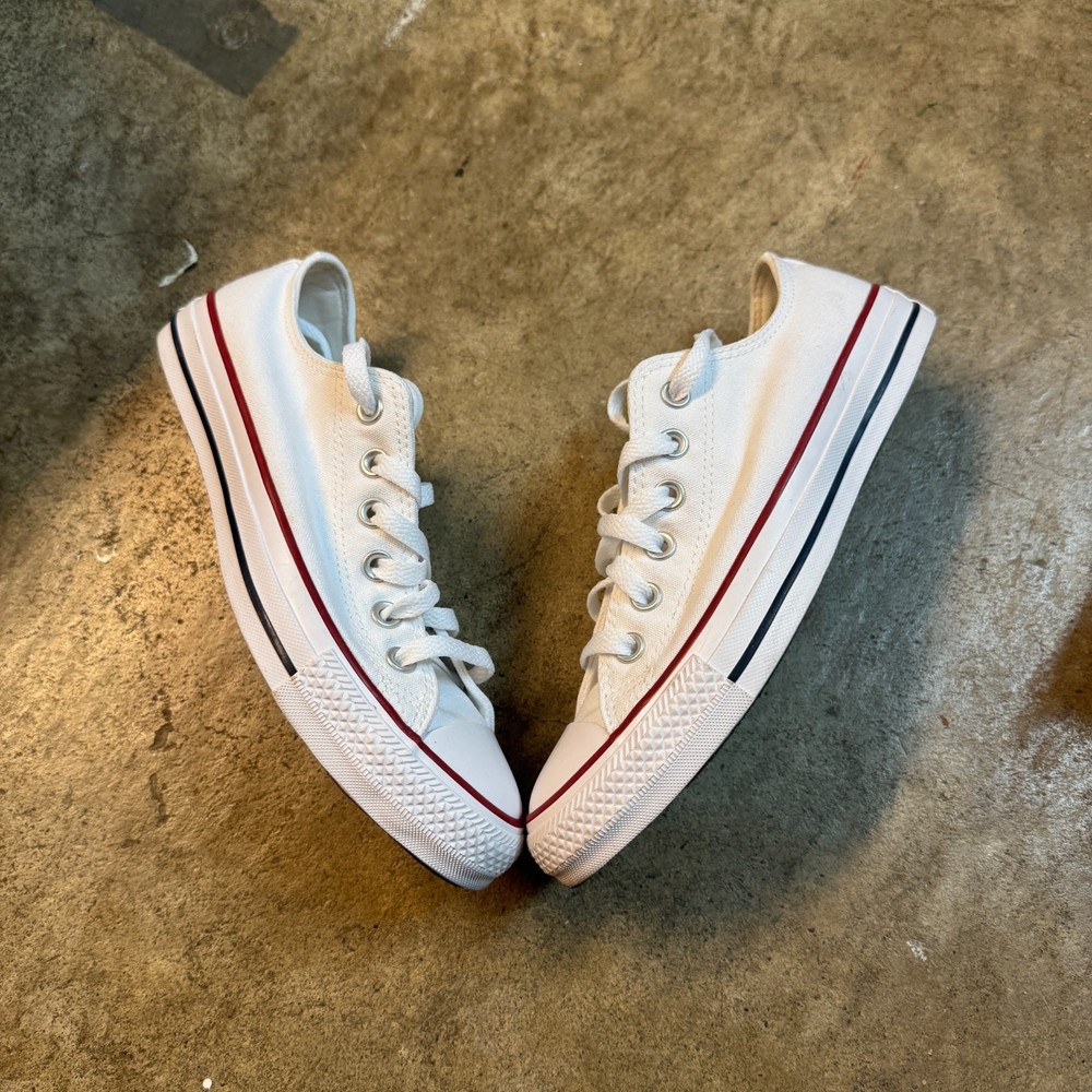 Converse Chuck Taylor All Star Low Top Optical White Men’s 7.5 / Women’s 9.5