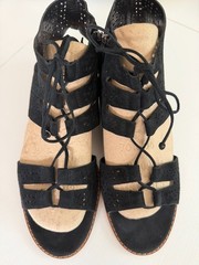 Vince Camuto Gladiator Sandals Womens 10M Black Suede Lace Up Side Zip EU 40