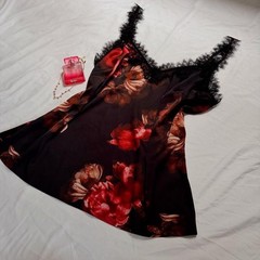 White-house-black-market Black floral satin cami top