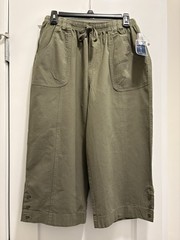 Karen Scott Women’s Bermuda Shorts M Green Cotton Canvas Relaxed Elastic Waist