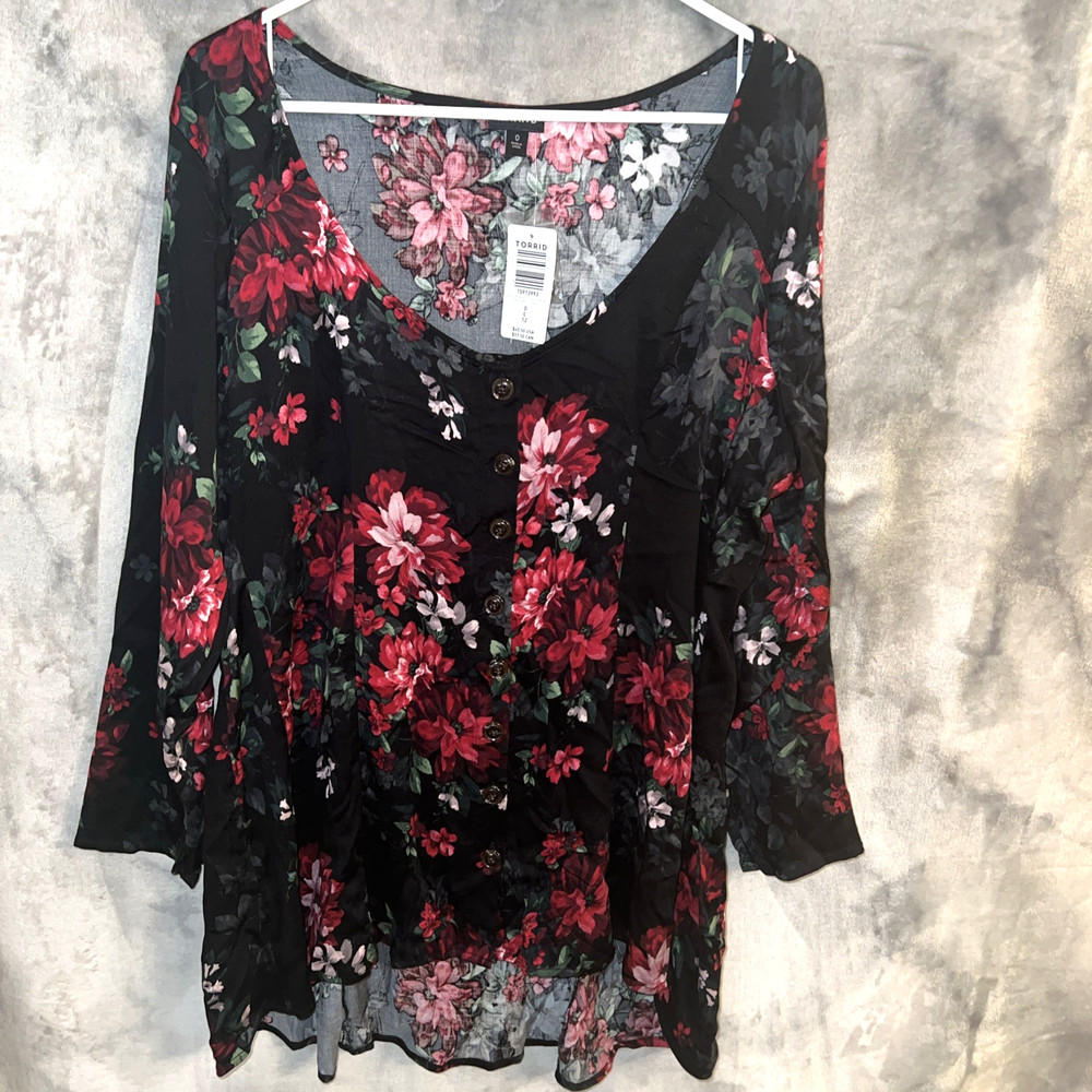 NWT TORRID Stella Fit And Flare Button-Front High Low Top TORRID SIZE 2 .. WOW